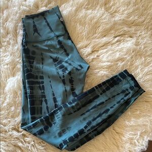 Lululemon leggings shibori, size 6, 28” inseam